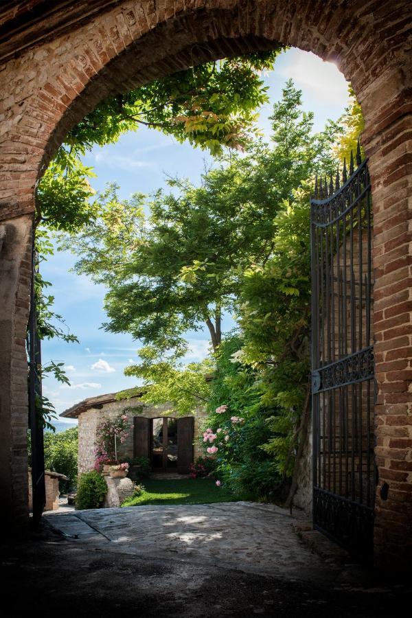 フォリーニョCasa Dei Lecciアパートメント エクステリア 写真