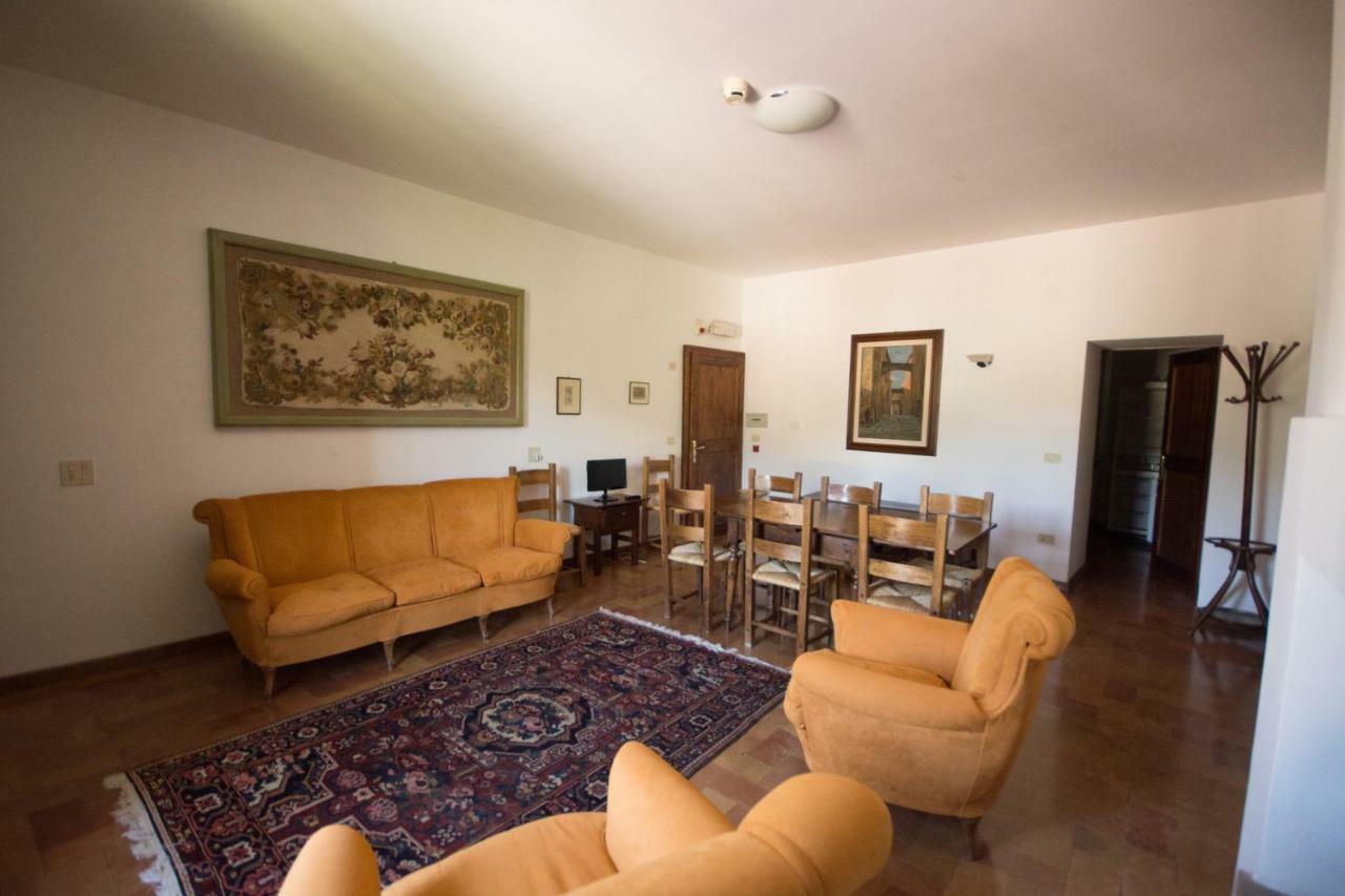 フォリーニョCasa Dei Lecciアパートメント エクステリア 写真