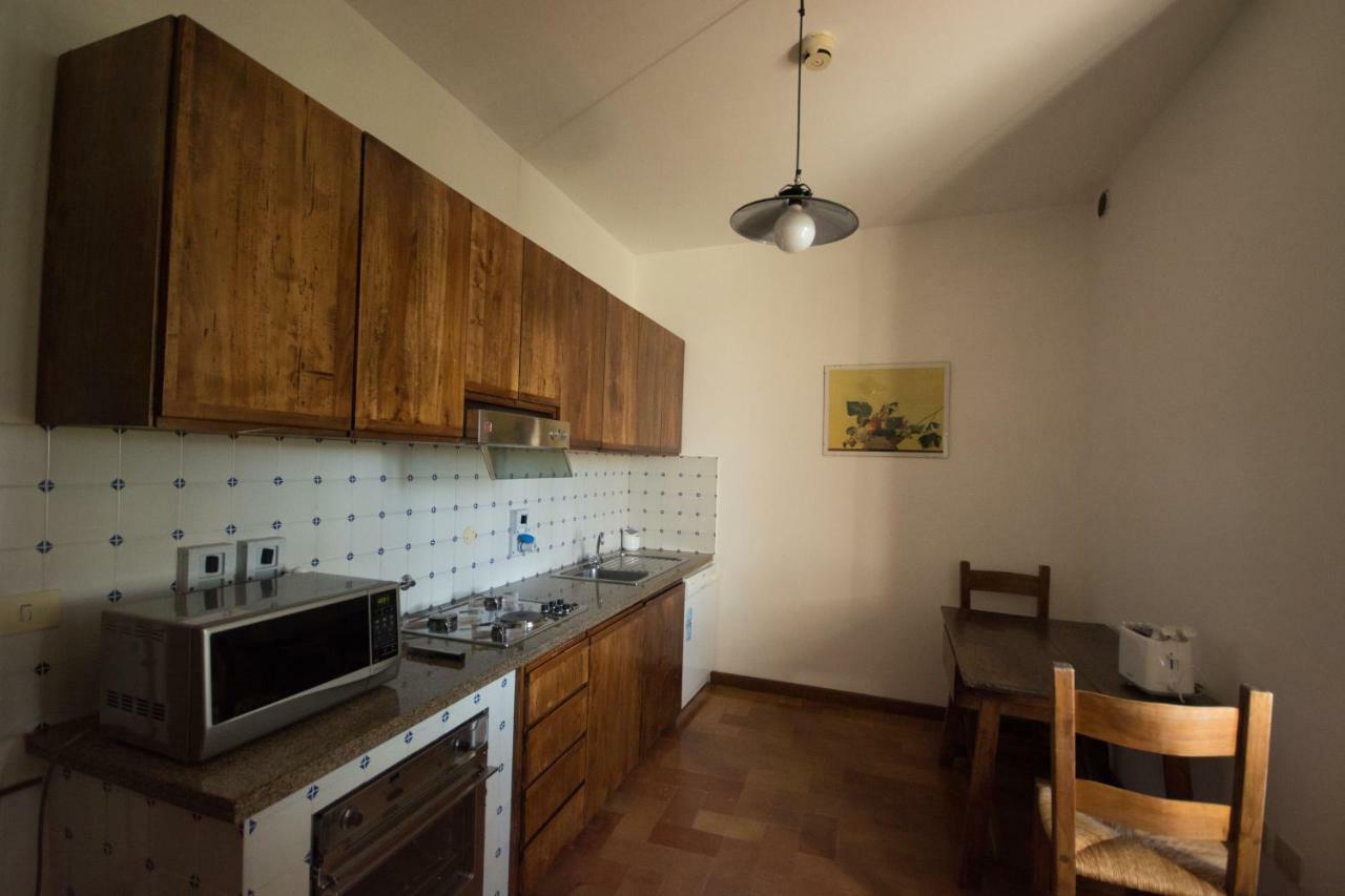 フォリーニョCasa Dei Lecciアパートメント エクステリア 写真