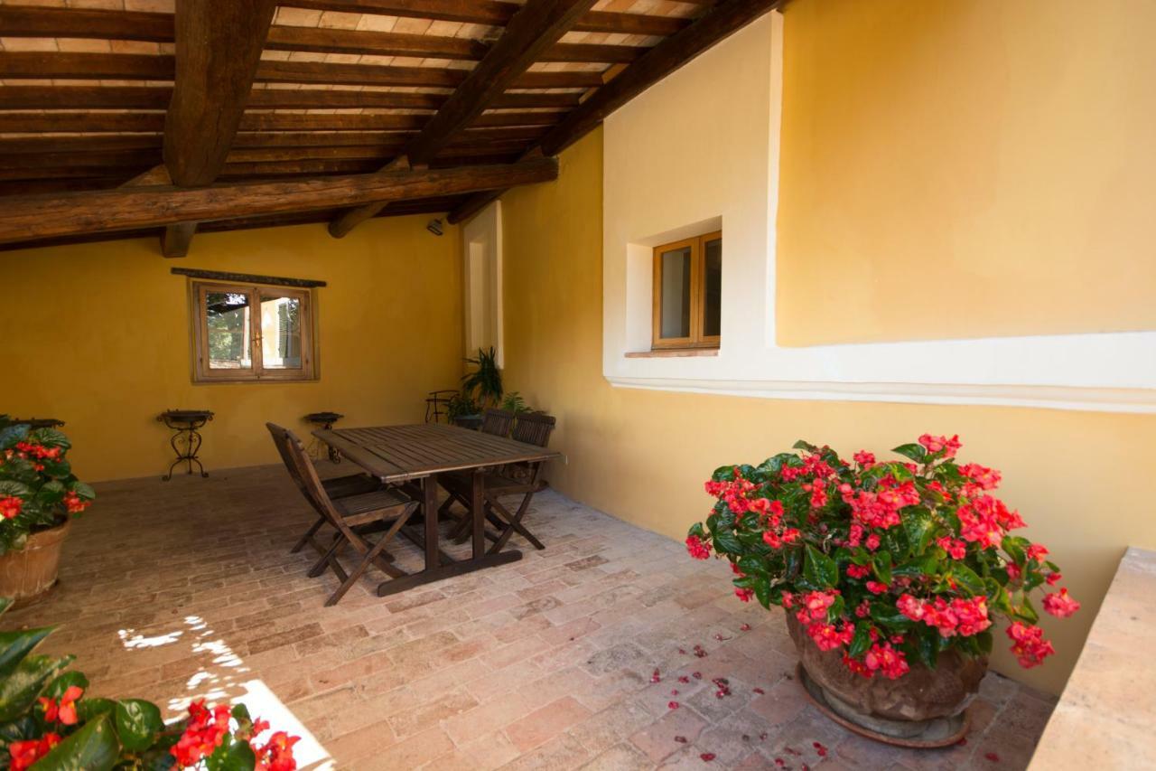 フォリーニョCasa Dei Lecciアパートメント エクステリア 写真