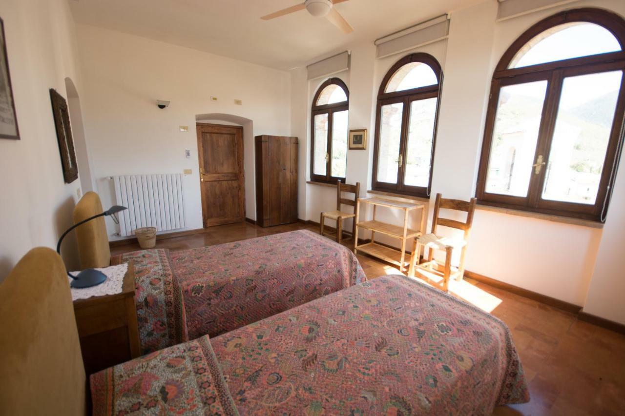 フォリーニョCasa Dei Lecciアパートメント エクステリア 写真