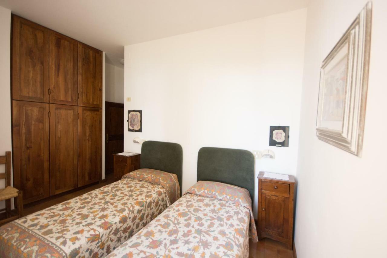 フォリーニョCasa Dei Lecciアパートメント エクステリア 写真