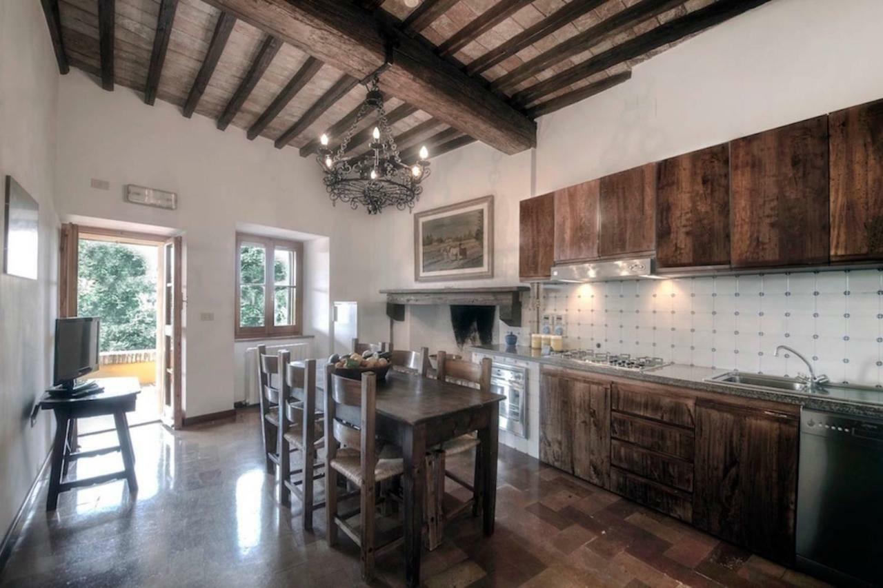 フォリーニョCasa Dei Lecciアパートメント エクステリア 写真
