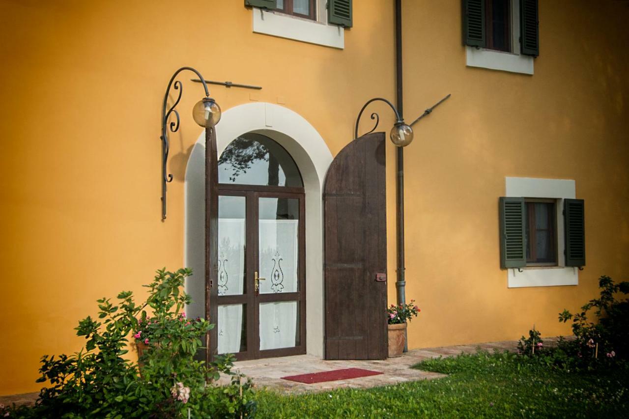 フォリーニョCasa Dei Lecciアパートメント エクステリア 写真